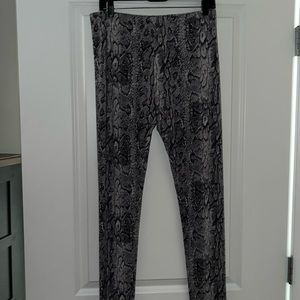 BCBG Slinky Stretchy Snakeskin Style Black & White Silky Leggings L